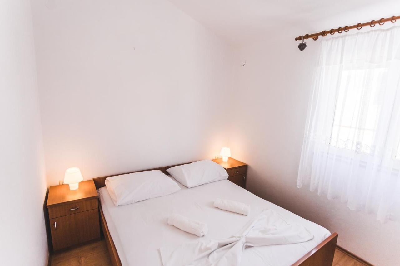 Apartmani Males Рогозниця Екстер'єр фото