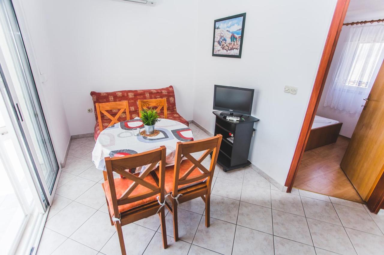 Apartmani Males Рогозниця Екстер'єр фото