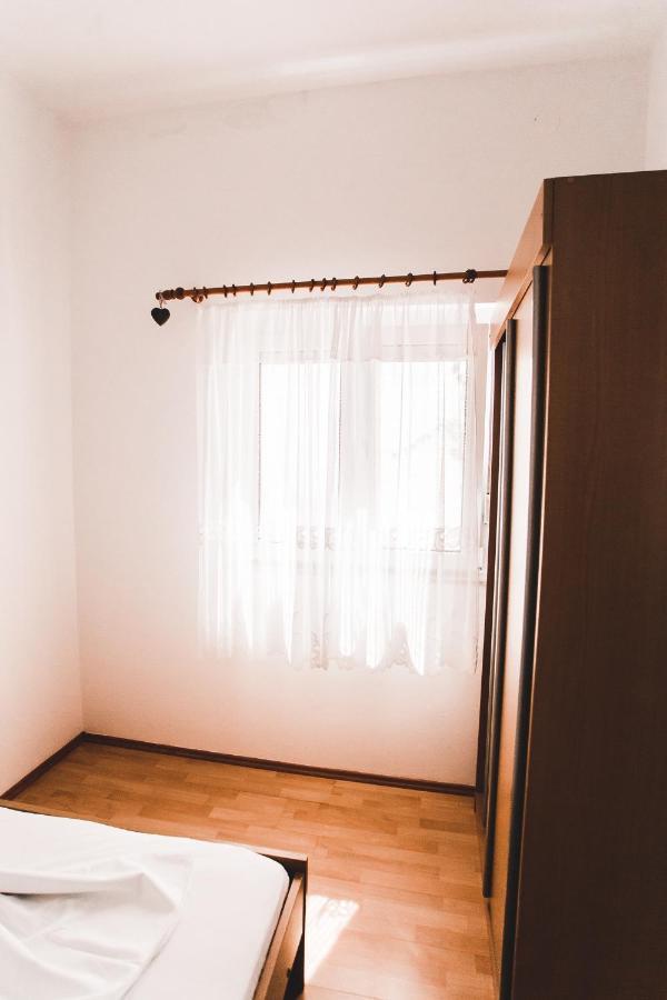 Apartmani Males Рогозниця Екстер'єр фото