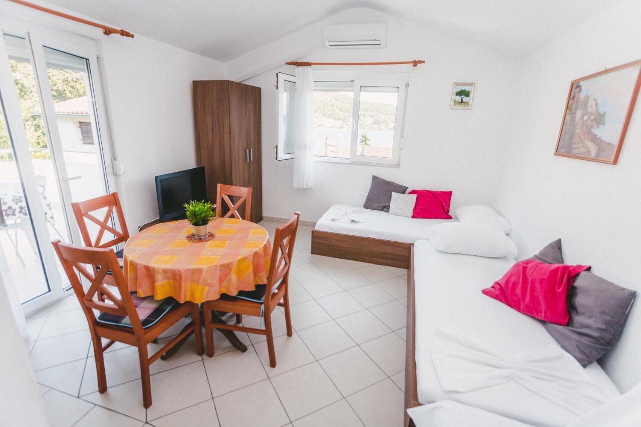 Apartmani Males Рогозниця Екстер'єр фото