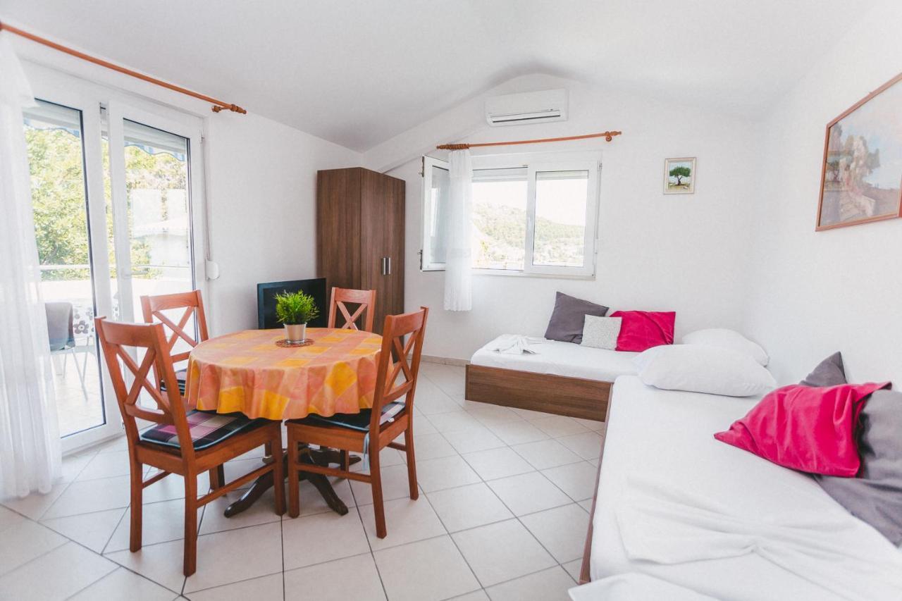 Apartmani Males Рогозниця Екстер'єр фото