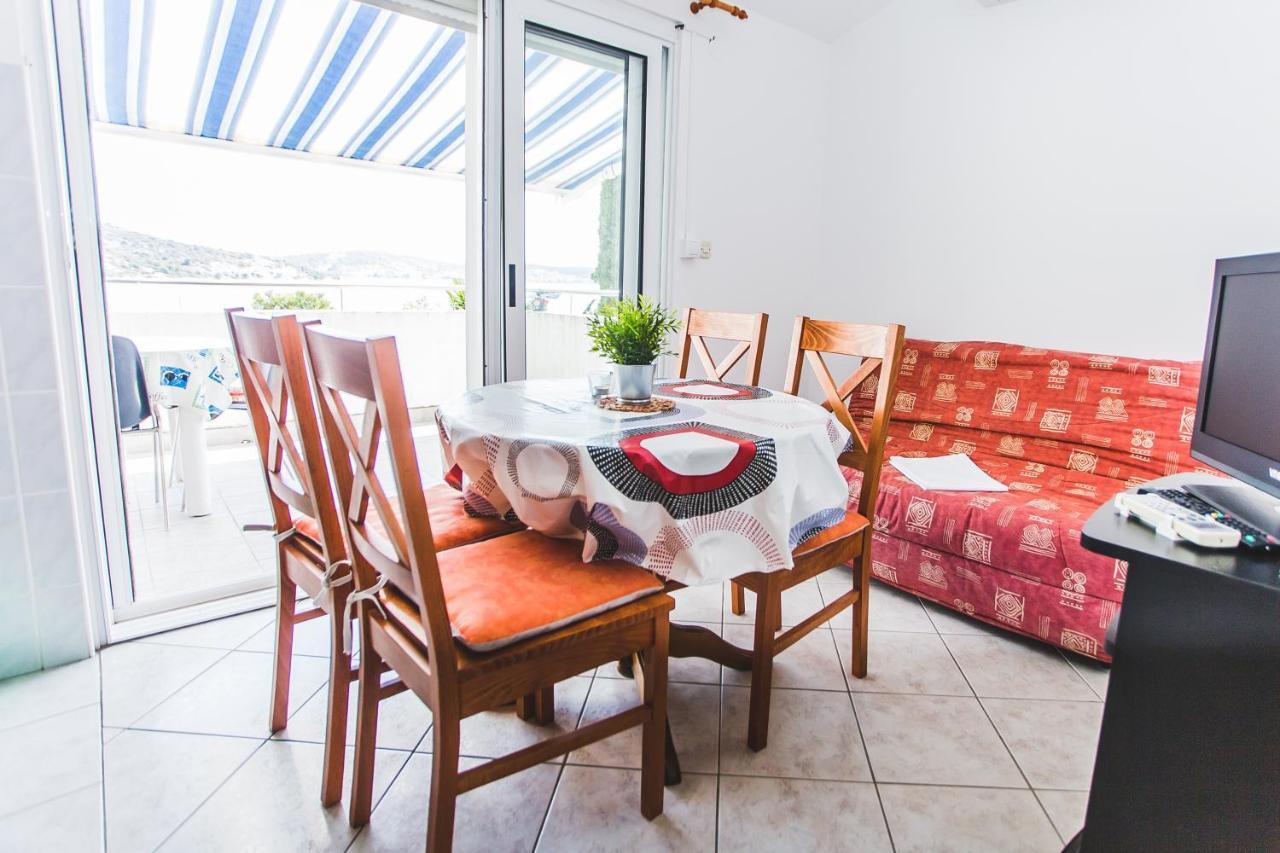 Apartmani Males Рогозниця Екстер'єр фото